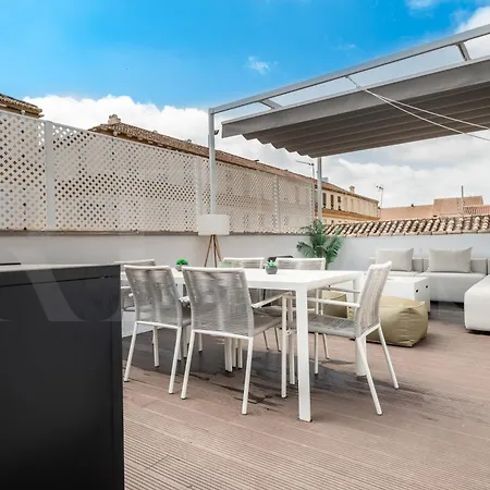 Sophisticated & Private Terrace - Center By Rems *