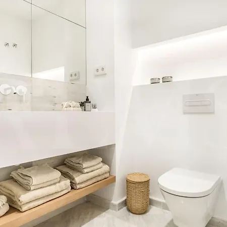 Sophisticated & Private Terrace - Center By Rems Apartment