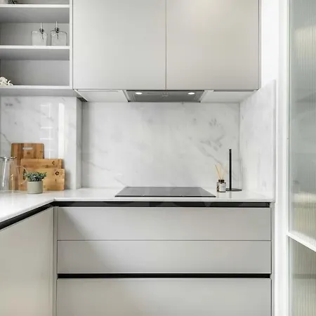 Sophisticated & Private Terrace - Center By Rems